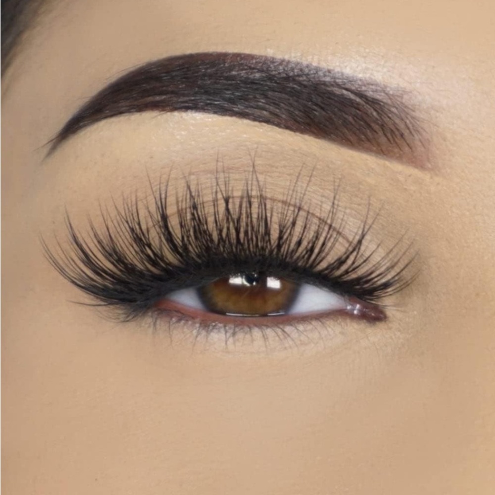 NEW IN BOX Lilly Lashes Brooklyn Wispy Glam False Lashes - Picture 2 of 6